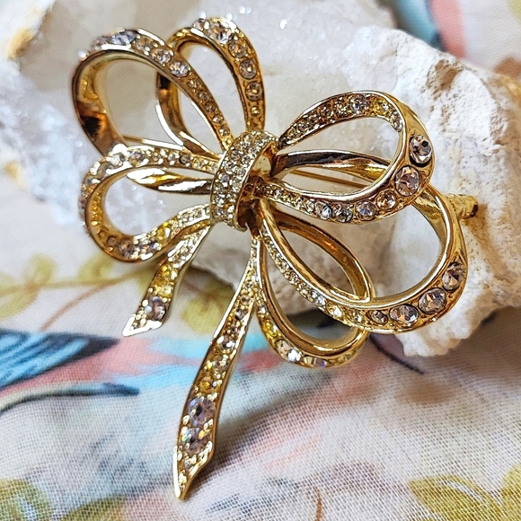 KJL for Avon Kenneth J Lane Vintage Gold Tone Huge Bow Ribbon Rhinestone Brooch - Picture 2 of 11
